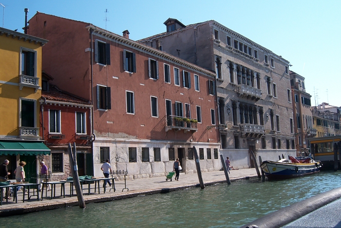 100_1757 small VENICE.jpg - 301805 Bytes